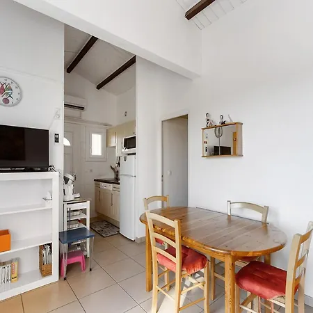 Modern Seaside In Apartamento *