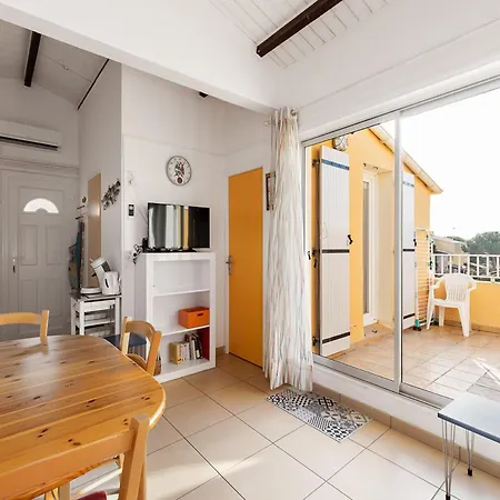 Modern Seaside In Apartamento